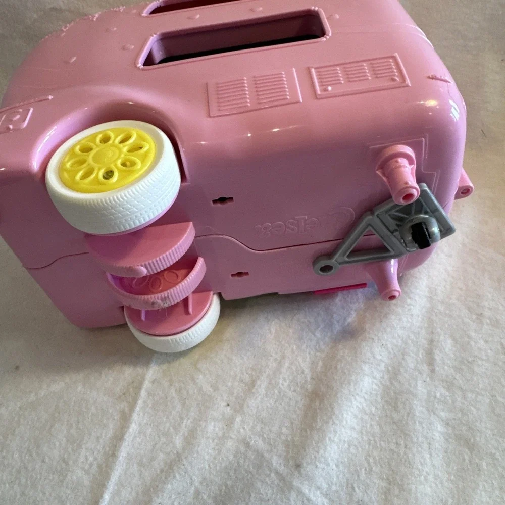 Chelsea Pink Camper/RV Vehicle Playset Opens Bunk Beds Kitchen 6in Doll Bundle